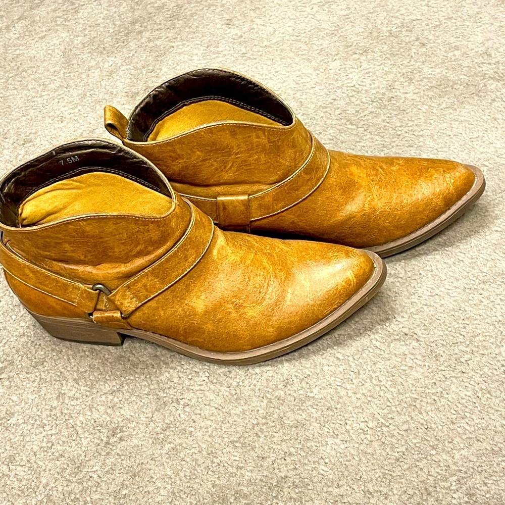 Super cute boots for winter!